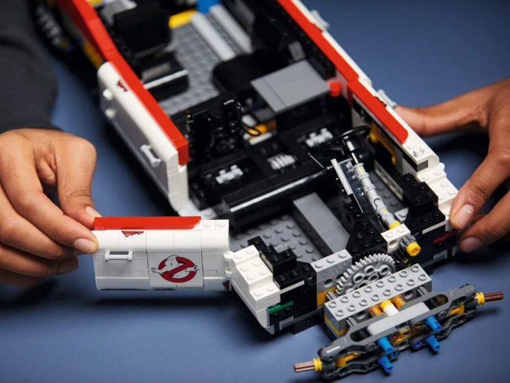60bf88d07904e_10274-lego-7-1000x750