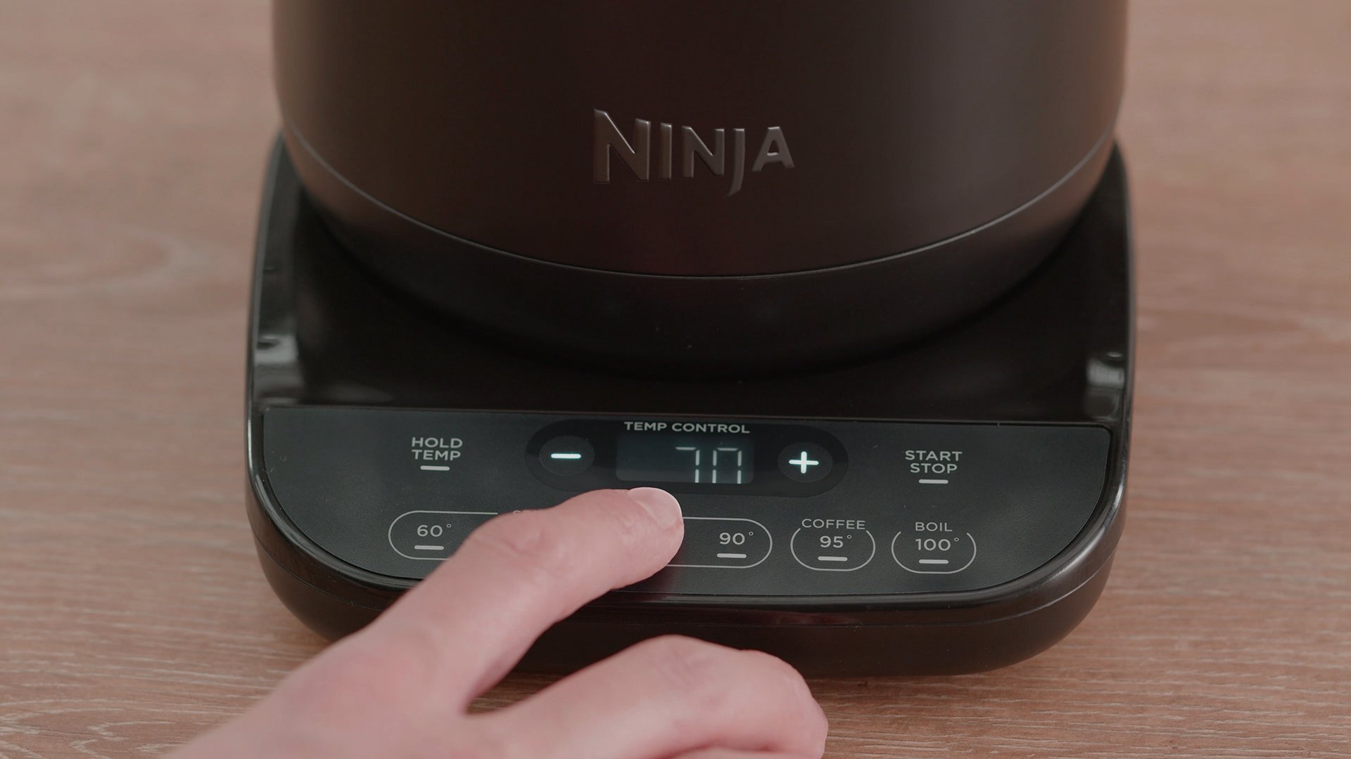 ninja-kt200uk-in-use-ui-button-press-videostill3